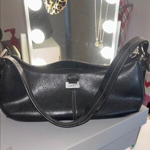 REACTION black leather shoulder bag by kenneth cole